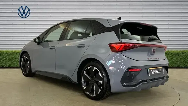 Begagnad Cupra Born e-Boost 169 kW (231 HK) 2025 Grå Halvkombi