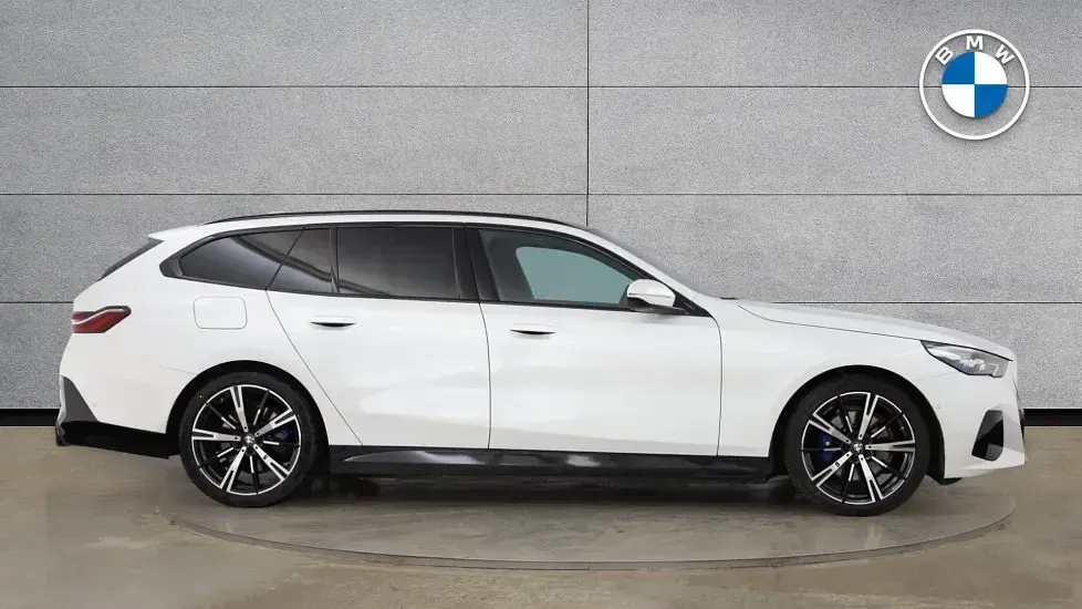 Used BMW 530e M Sport 295 HP (216 kW) 2025 White Estate