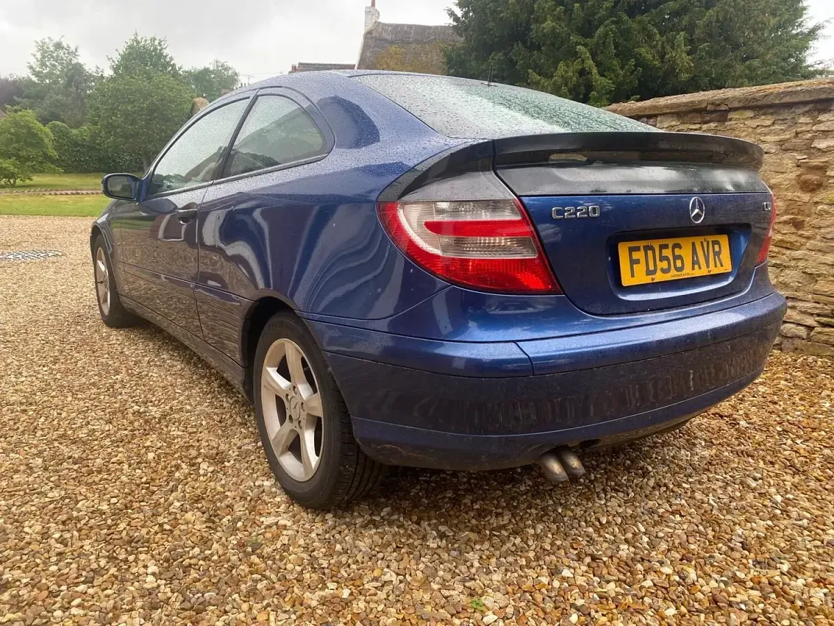Used Mercedes C220 SE 143 HP (105 kW) 2006 Blue Coupe