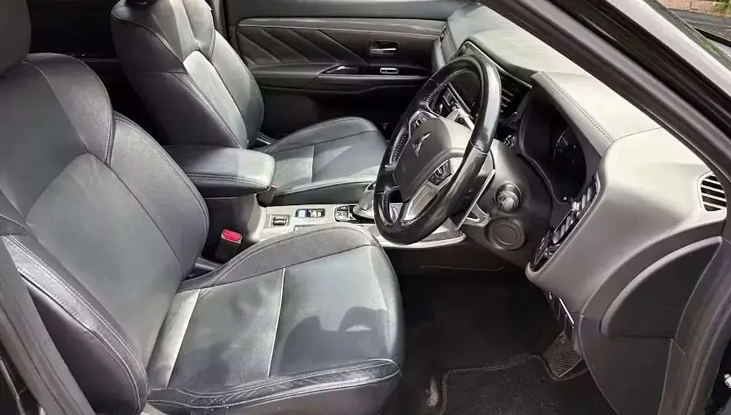 Used Mitsubishi Outlander P-HEV 209 HP (153 kW) 2019 Black SUV