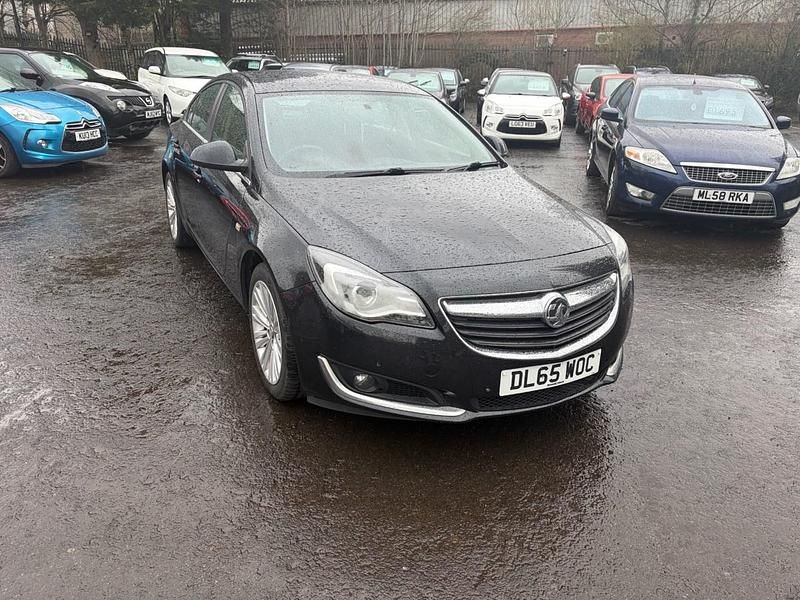 Used Vauxhall Insignia Design Edition 140 HP (102 kW) 2015 Black Hatchback