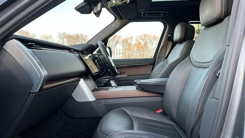 Used Land Rover Range Rover HSE 350 HP (257 kW) 2024 Metallic  eiger grey SUV