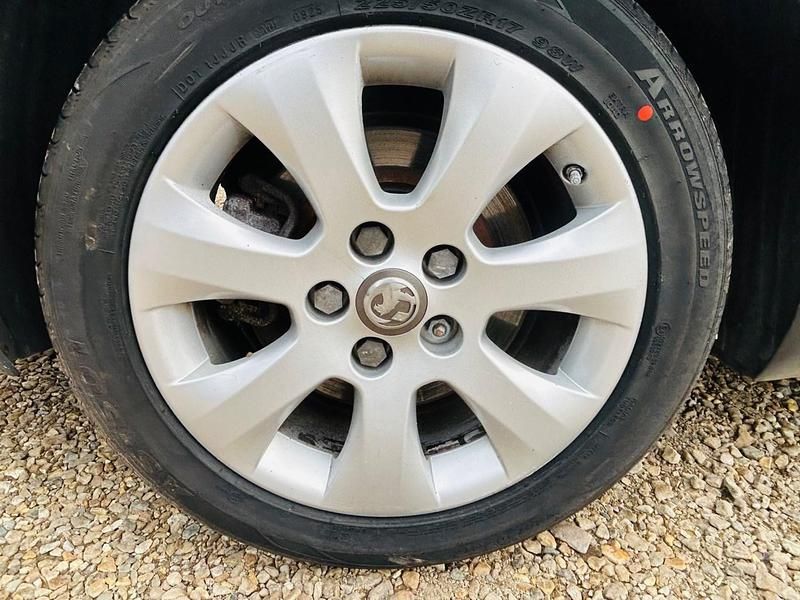 Used Vauxhall Insignia SRi 2014 Grey Estate