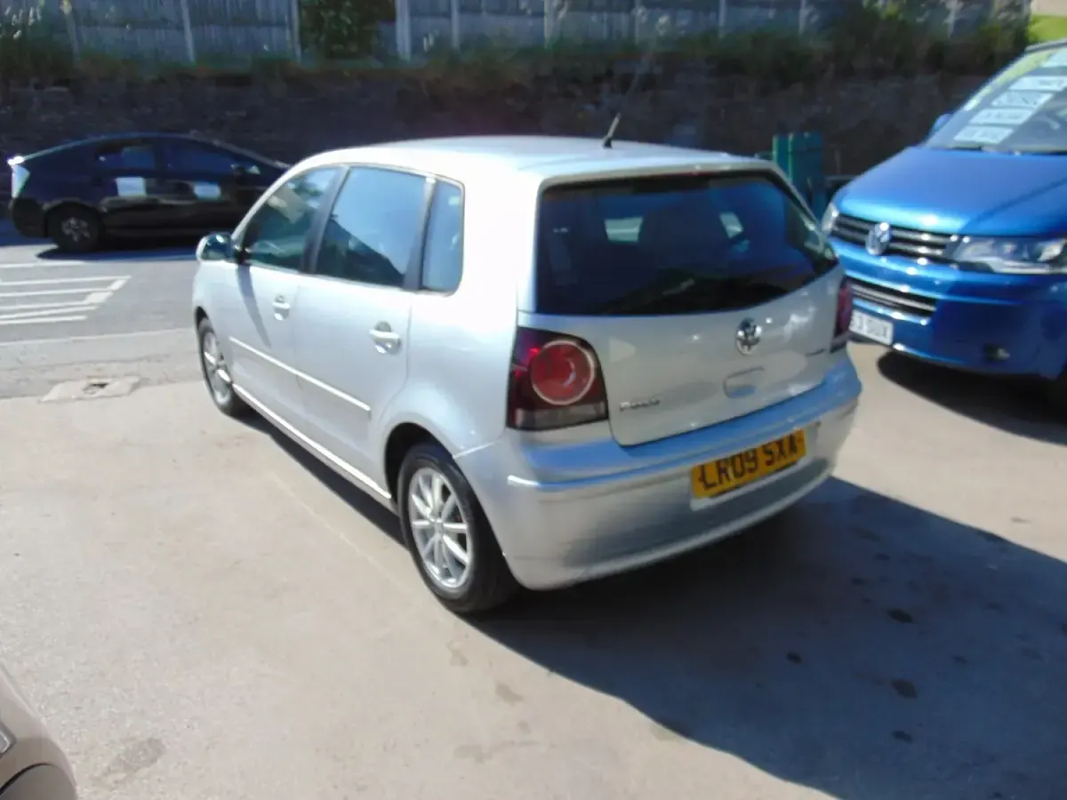 Used VW Polo 80 HP (58 kW) 2009 Silver Hatchback