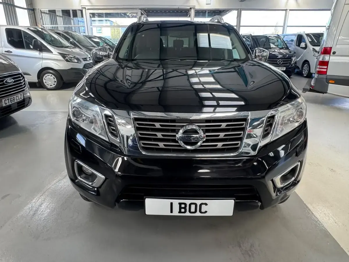 Used Nissan Navara Tekna 190 HP (139 kW) 2017 Black Pickup