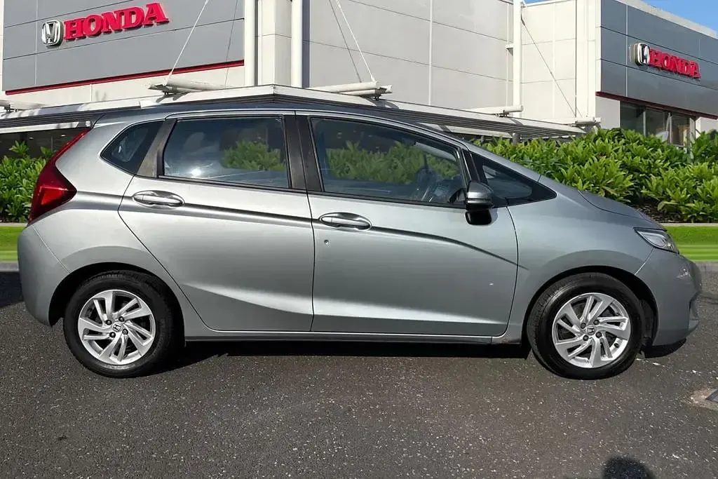 Used Honda Jazz SE 2016 Silver Hatchback