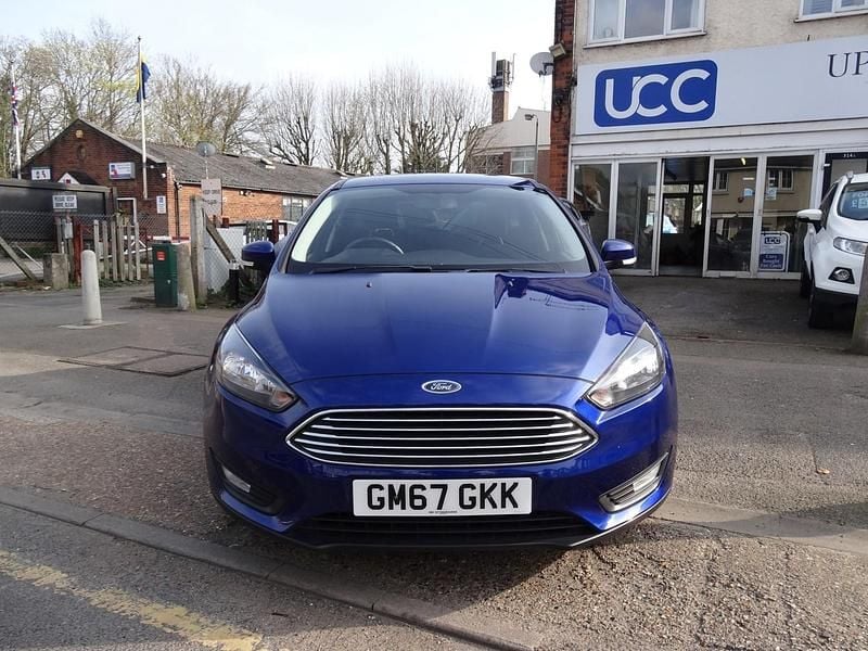 Used Ford Focus Zetec 125 HP (91 kW) 2018 Blue Hatchback