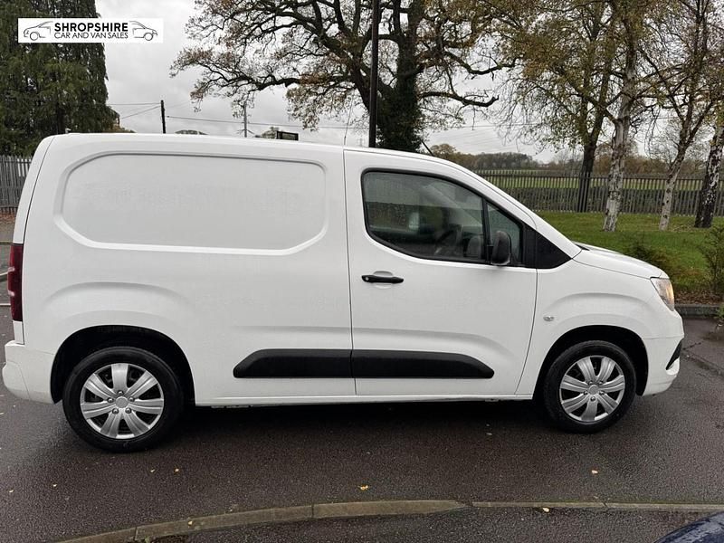 Used Vauxhall Combo Sportive 100 HP (73 kW) 2020 White Van
