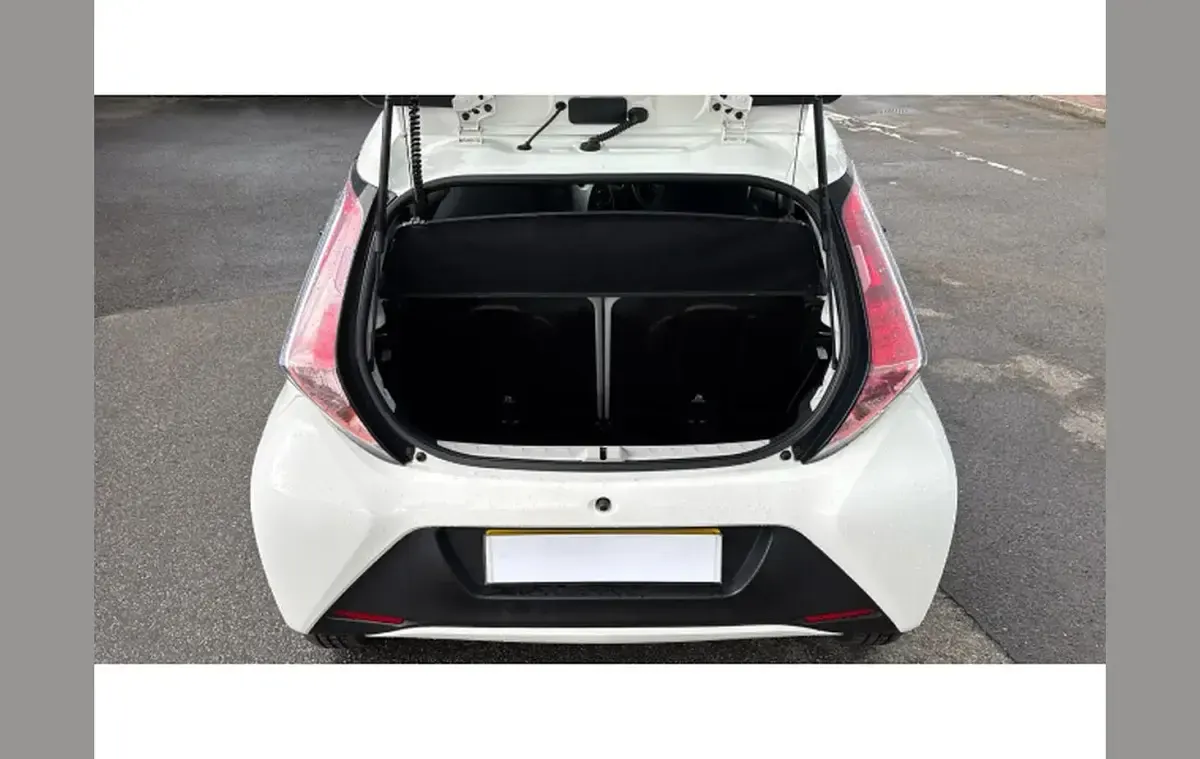 Used Toyota Aygo X-play 68 HP (50 kW) 2017 White Hatchback
