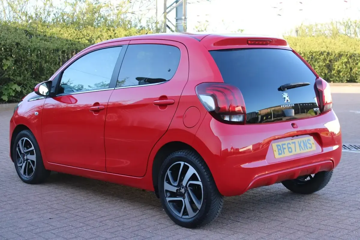 Used Peugeot 108 Allure 82 HP (60 kW) 2017 Red Hatchback