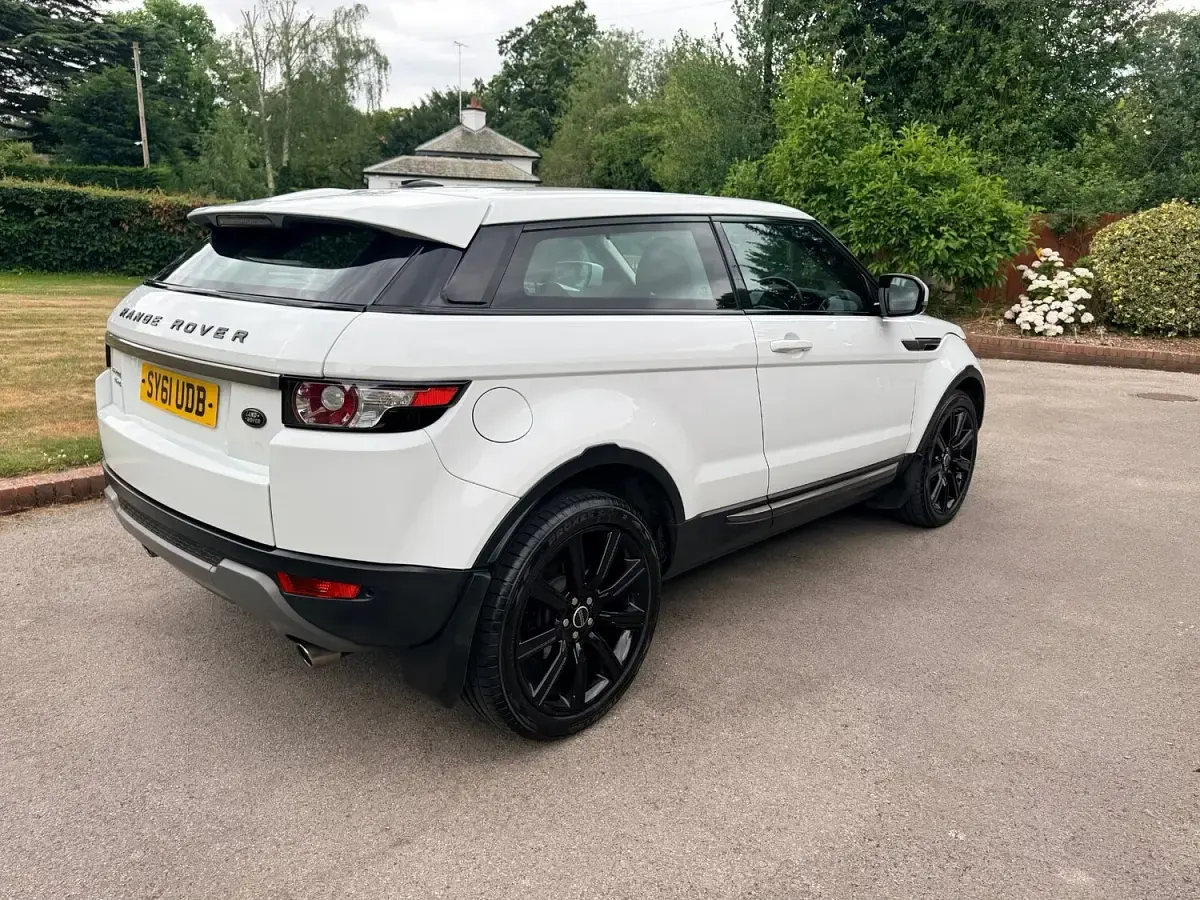 Used Land Rover Range Rover evoque Pure 2011 White Estate