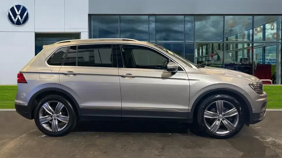 Used VW Tiguan SEL 240 HP (176 kW) 2020 Tungsten silver metallic SUV
