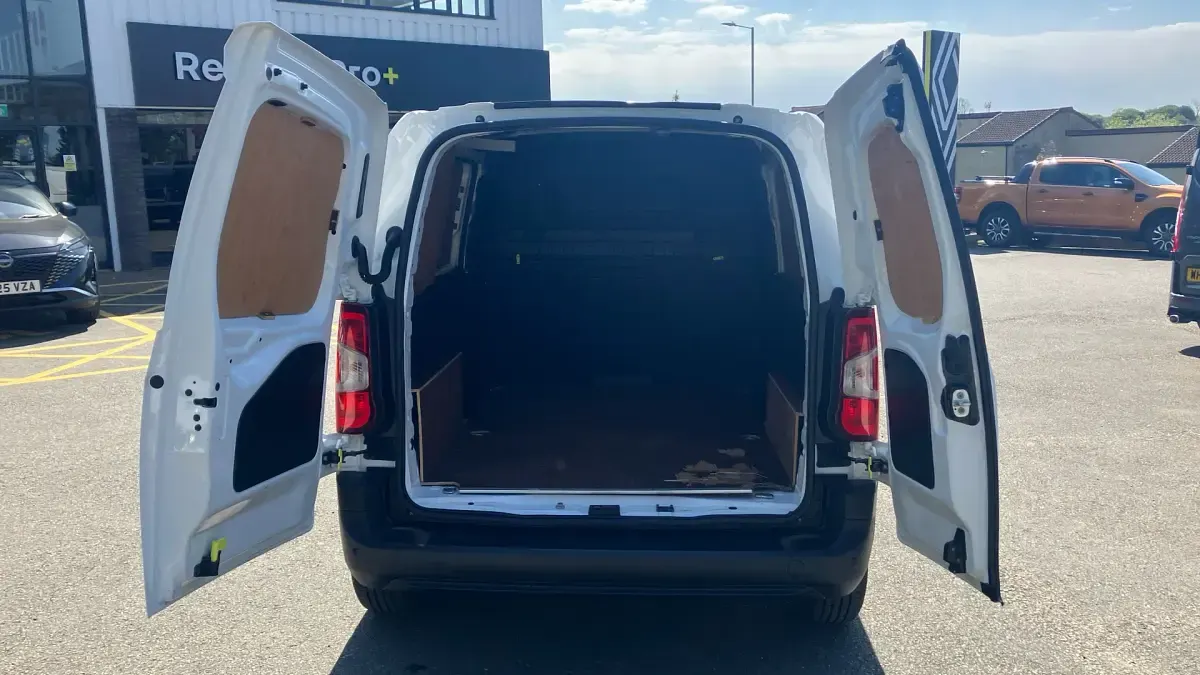 Begagnad Peugeot Partner 102 HK (75 kW) 2020 Minibuss