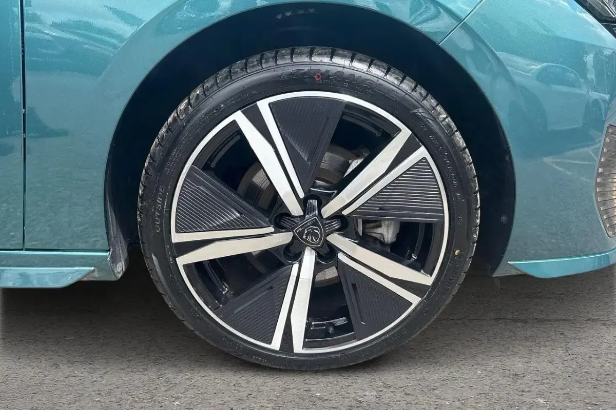 Second-hand Peugeot 308 SW GT 134 CP (98 kW) 2025 Albastru Break