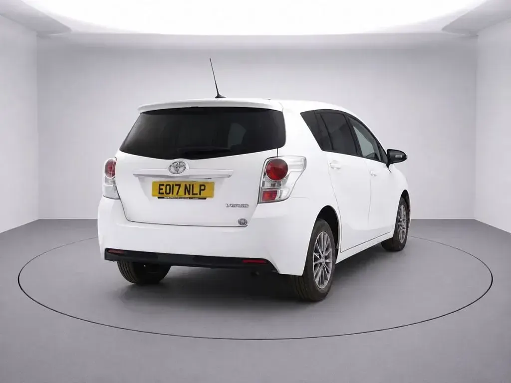 Used Toyota Verso 132 HP (97 kW) 2017 White MPV