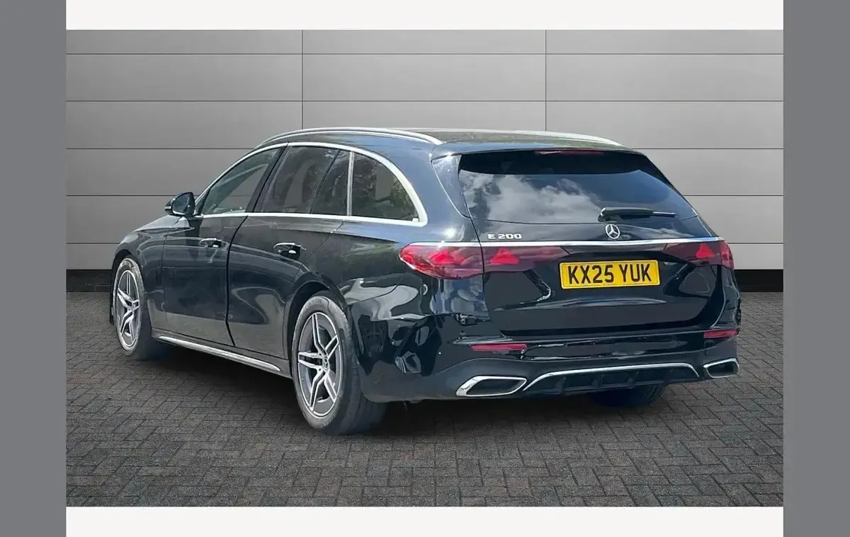 Usado Mercedes E200 AMG line 200 HP (147 kW) 2025 Preto Carrinha