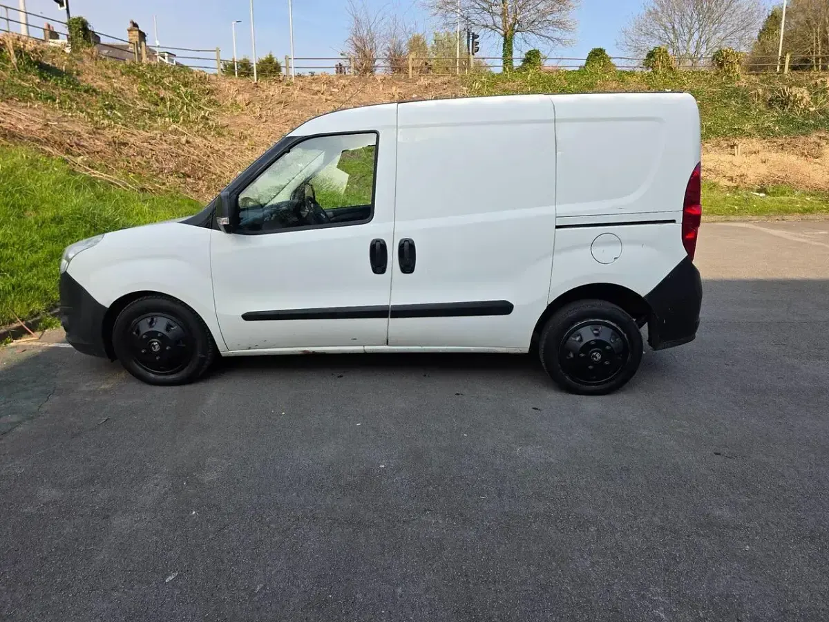 Used Vauxhall Combo 2016 White MPV