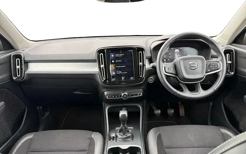 Used Volvo XC40 Momentum 156 HP (114 kW) 2019 Black SUV