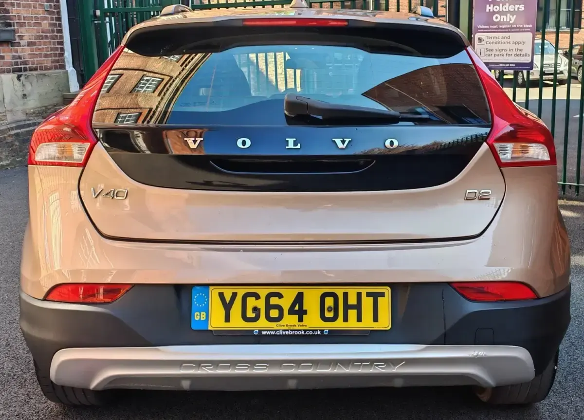 Käytetty Volvo V40 2014 Ruskea Viistoperä