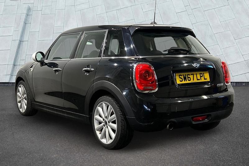 Used Mini Cooper Hatch 134 HP (98 kW) 2017 Black Hatchback