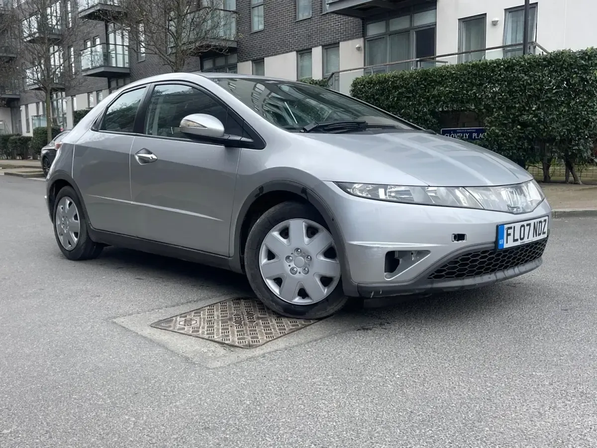Używany Honda Civic SE 2007 Srebrny Hatchback