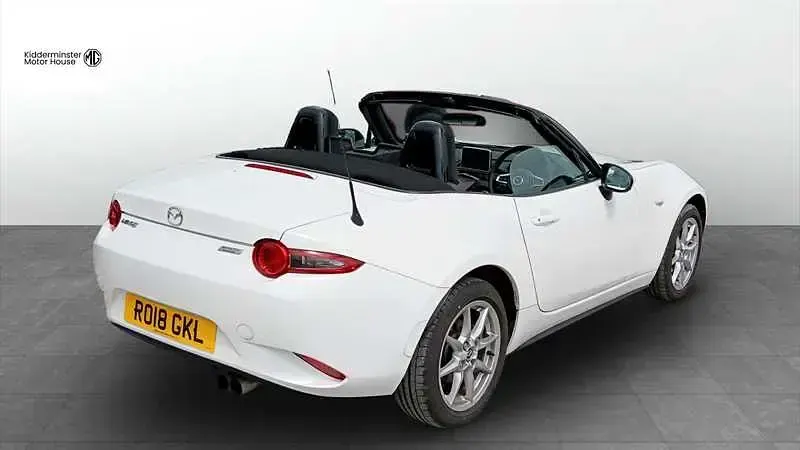 Used Mazda MX5 131 HP (96 kW) 2018 White Cabriolet