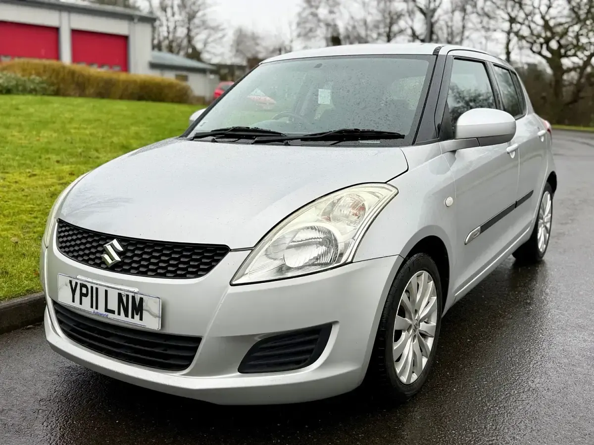 Used Suzuki Swift SZ3 92 HP (67 kW) 2011 Silver Hatchback