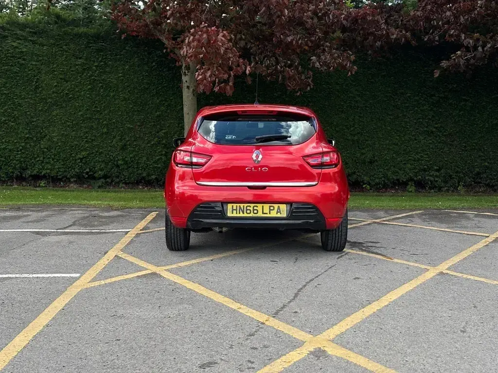 Used Renault Clio IV Dynamique 75 HP (55 kW) 2016 Red Hatchback