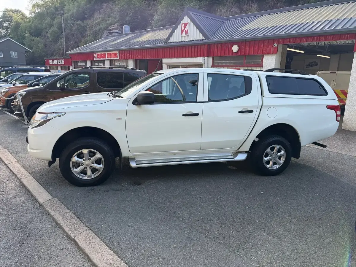 Used Mitsubishi L200 181 HP (133 kW) 2019 White Pickup