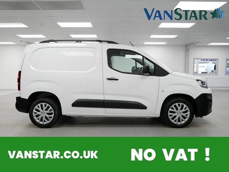 Used Citroën Berlingo 100 HP (73 kW) 2019 White MPV