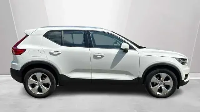 Used Volvo XC40 Momentum 161 HP (118 kW) 2022 SUV