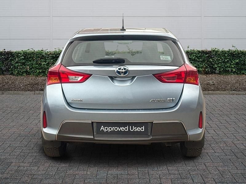 Used Toyota Auris Hybrid 136 HP (100 kW) 2013 Blue Hatchback