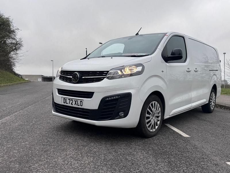Used Vauxhall Vivaro 145 HP (106 kW) 2023 White MPV