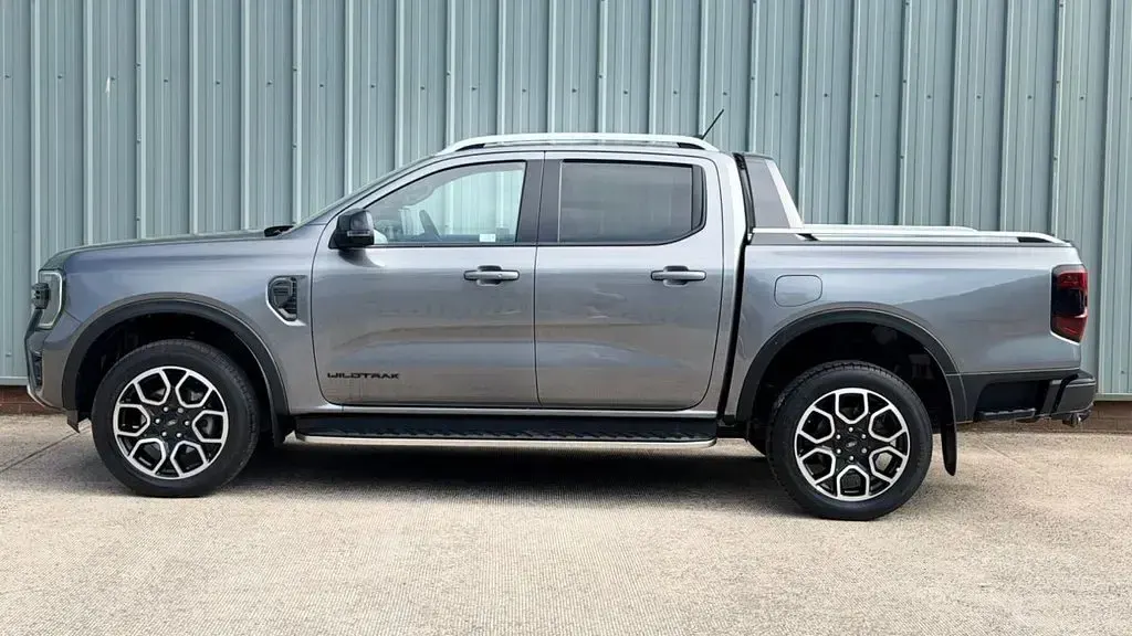 Usado Ford Ranger Wildtrack 205 CV (150 kW) 2024 Gris Pickup/Camioneta