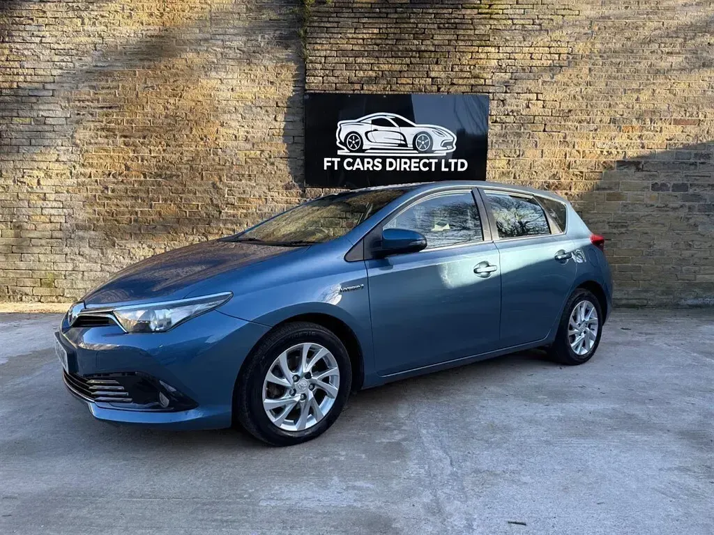 Used Toyota Auris 136 HP (100 kW) 2016 Blue Hatchback