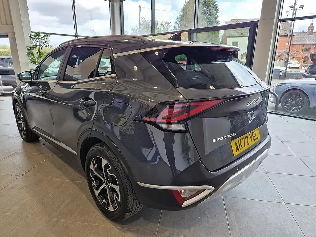 Usado Kia Sportage 113 HP (83 kW) 2022 Cinzento SUV