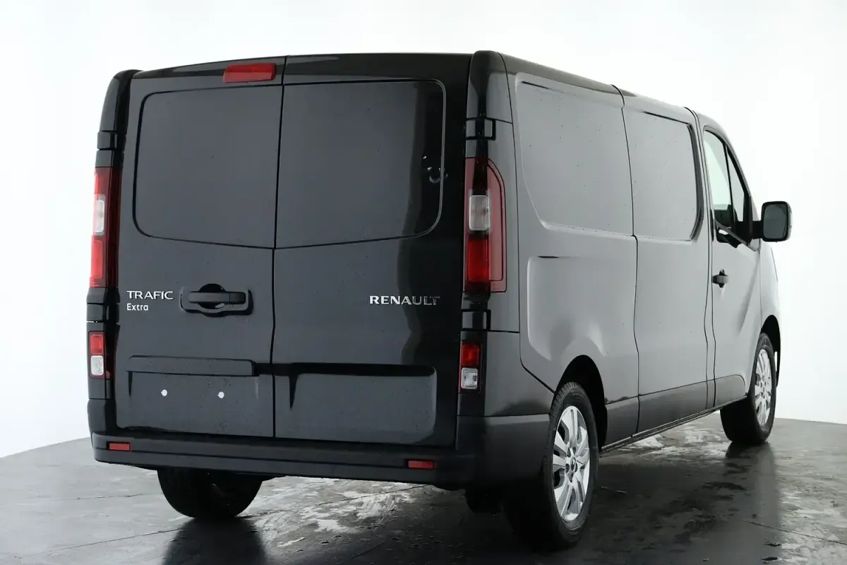 New Renault Trafic 2025 Black MPV