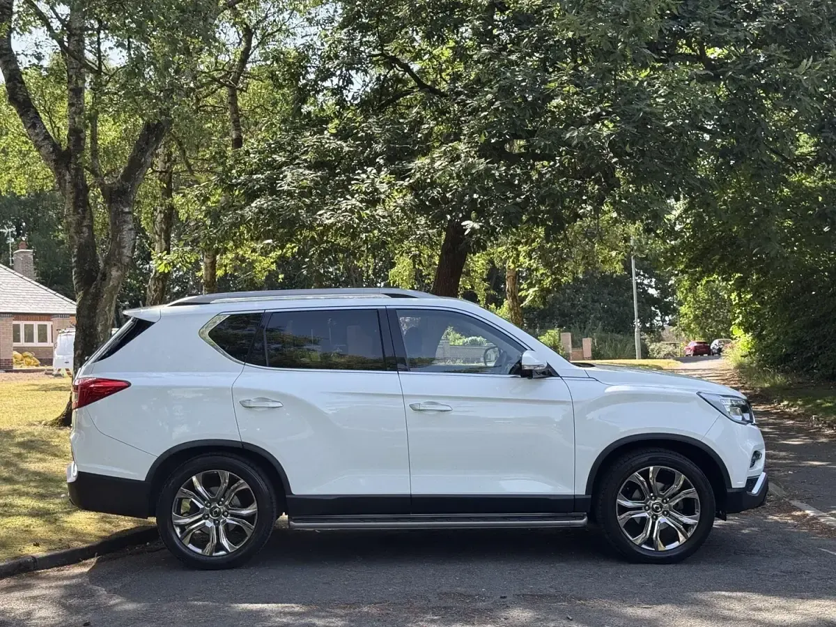 Used SsangYong Rexton 181 HP (133 kW) 2019 White SUV