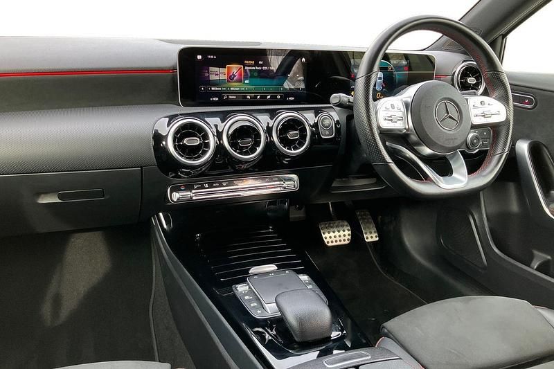 Used Mercedes A180 Executive 136 HP (100 kW) 2020 White Hatchback