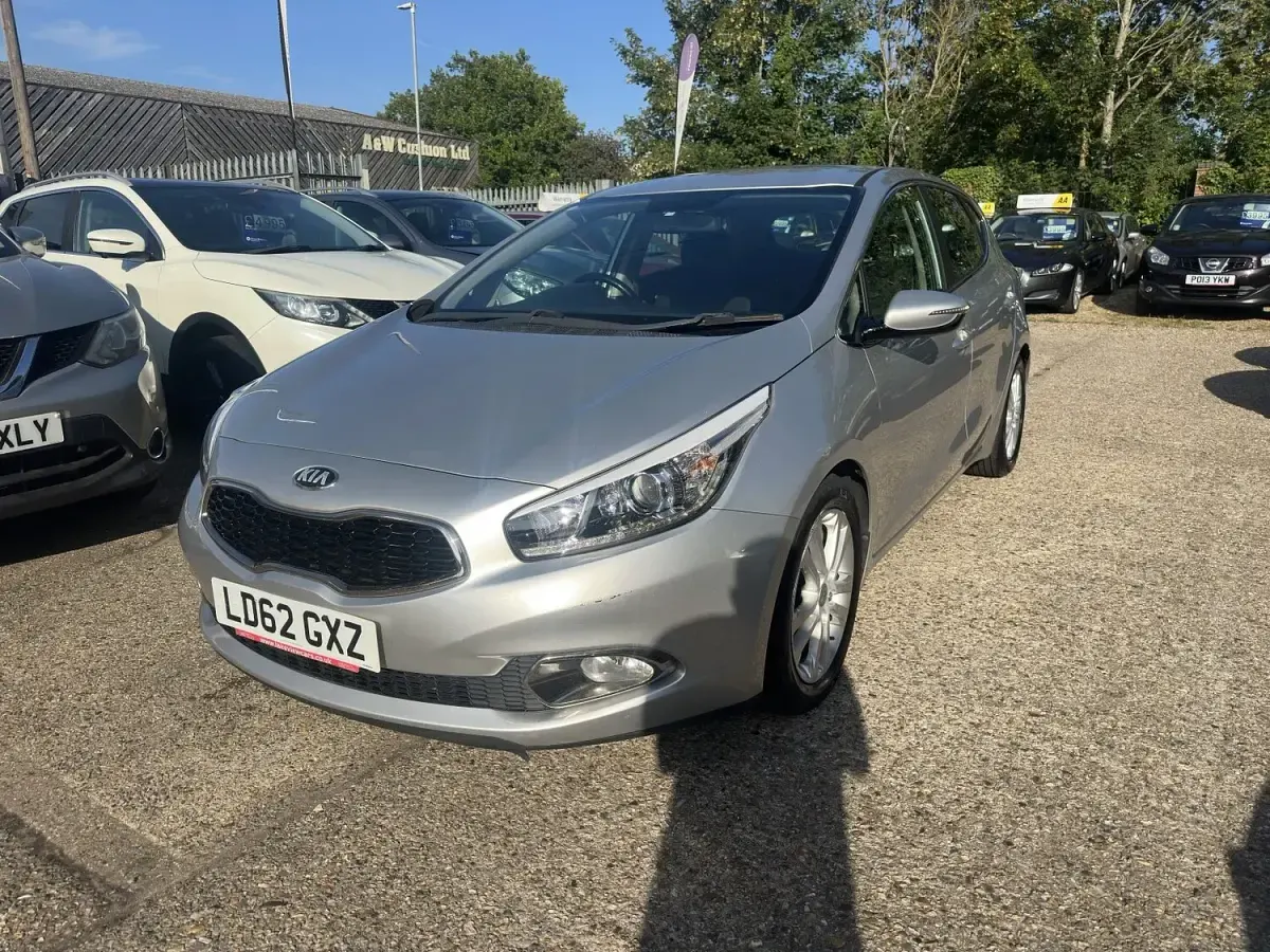 Used Kia Ceed 126 HP (92 kW) 2012 Silver Hatchback