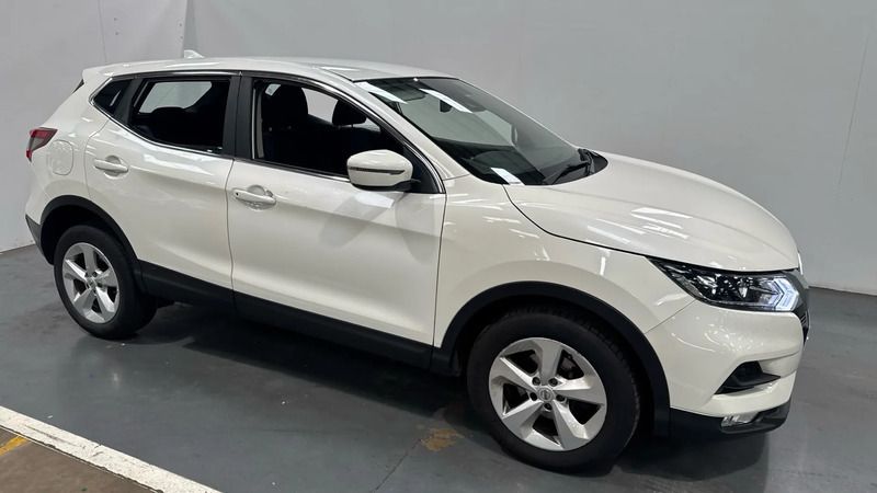 White Used 2019 Nissan Qashqai Acenta Premium SUV | £11,498 (Super price) - Image 1/4