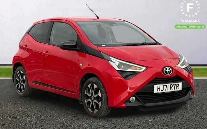 Used Toyota Aygo Trend 72 HP (52 kW) 2021 Red Hatchback