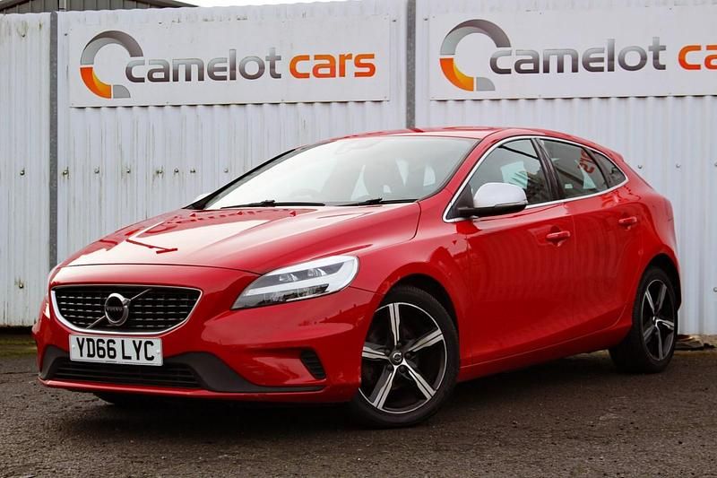 Begagnad Volvo V40 R-Design 2016 Röd Halvkombi