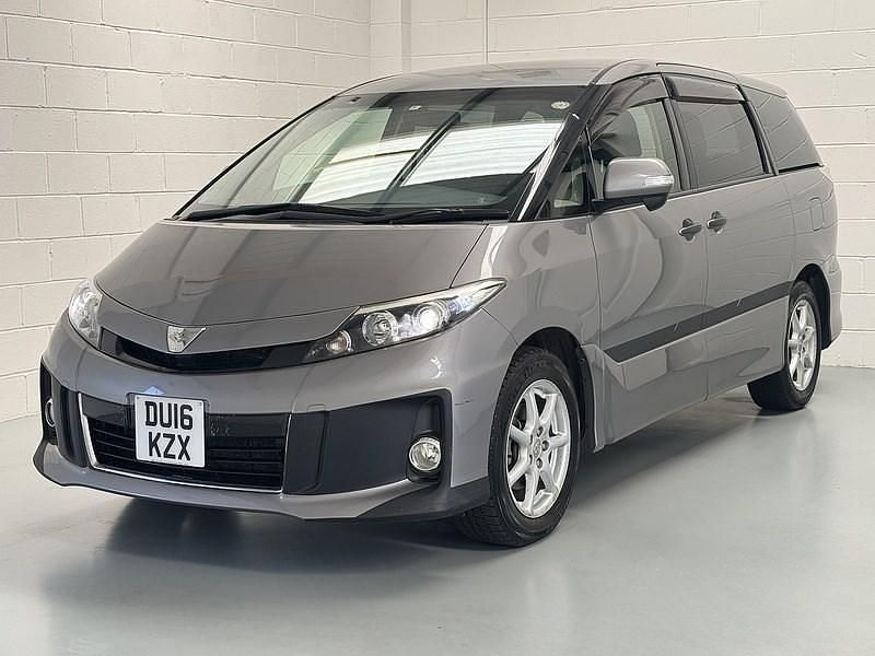 Usado Toyota Prius 2023 Gris Utilitario