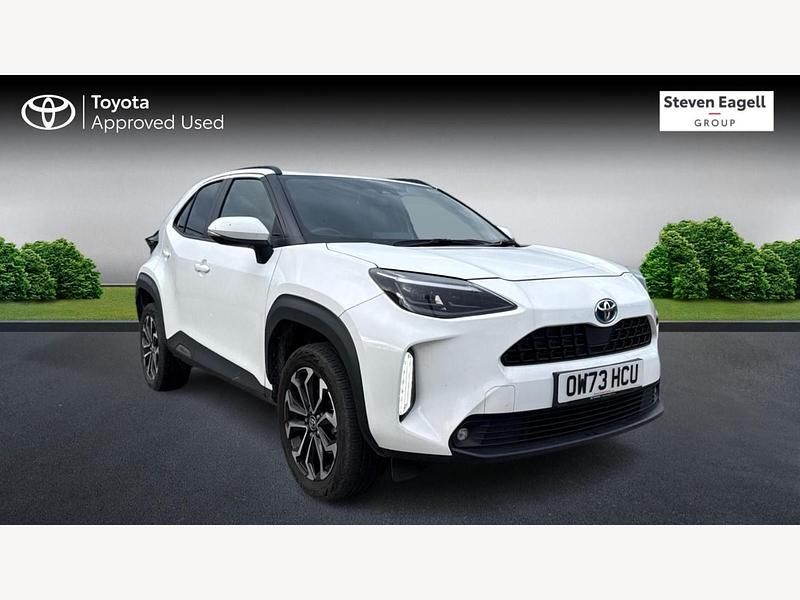 Used Toyota Yaris Hybrid Design 2024 White Hatchback