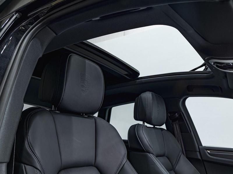 New Porsche Macan 265 HP (194 kW) 2026 Black SUV