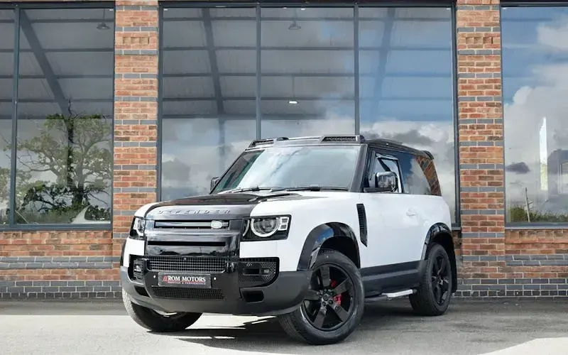 Used Land Rover Defender HSE 250 HP (183 kW) 2021 SUV