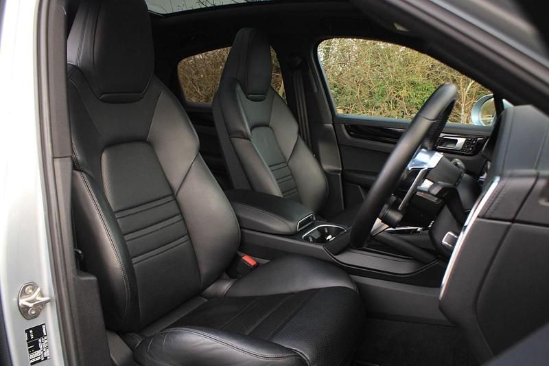 Used Porsche Cayenne 440 HP (323 kW) 2020 Silver SUV