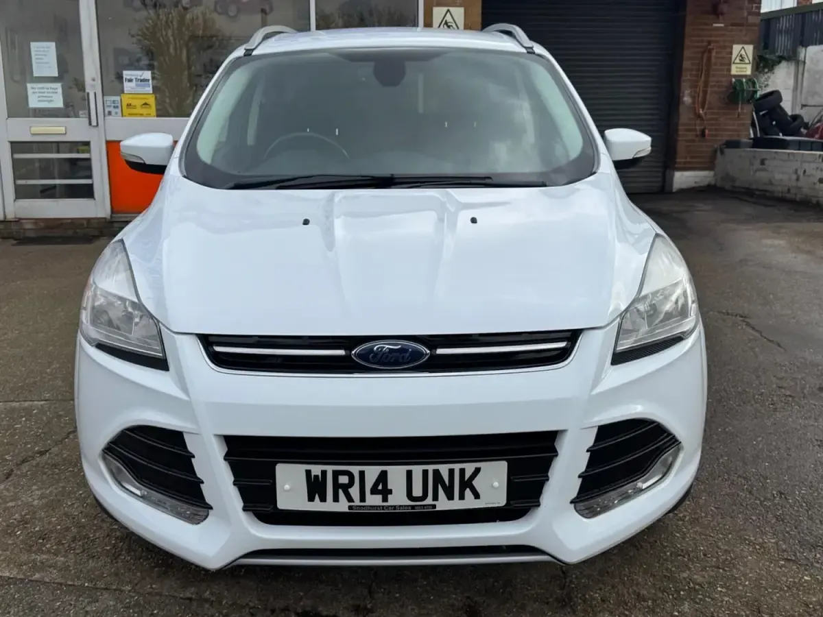 Begagnad Ford Kuga Titanium 140 HK (102 kW) 2014 Vit SUV