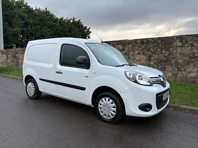 White Used 2021 Renault Kangoo Business | £5,995 (Fair price) - Image 1/4
